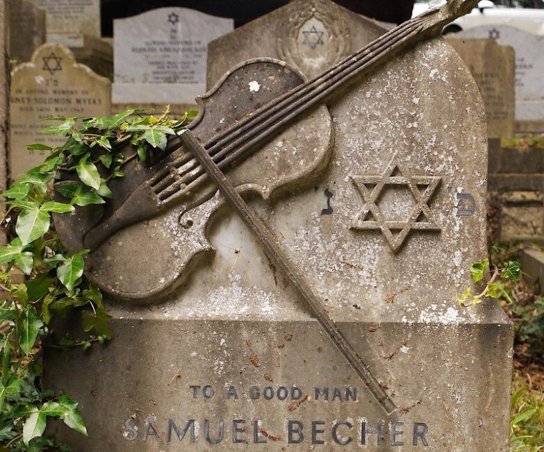 Gravestone decorated with a violin