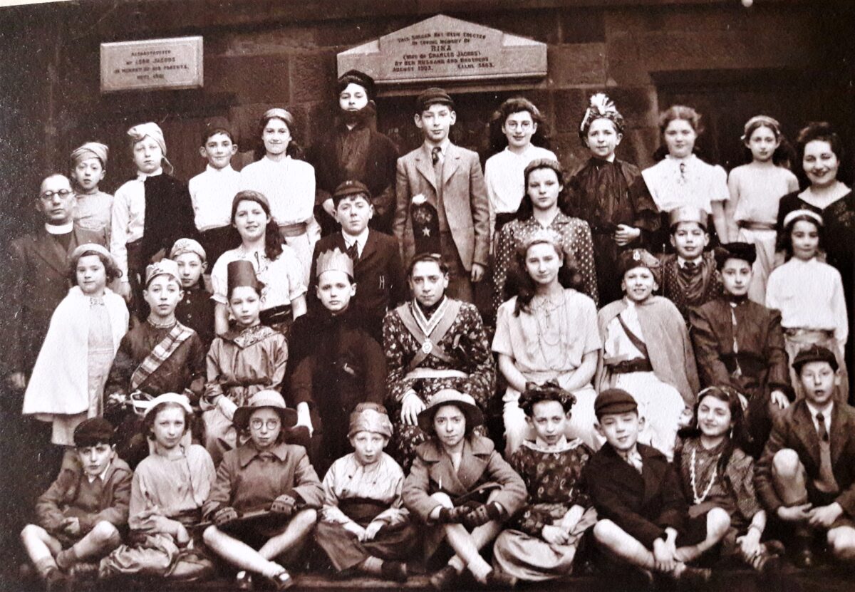 A photo of children dressed up for Purim in around 1945